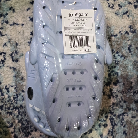 allgala Shark Slides for Women Men and Big Kids Novelty Soft Slippers Open Toe - Picture 2 of 2